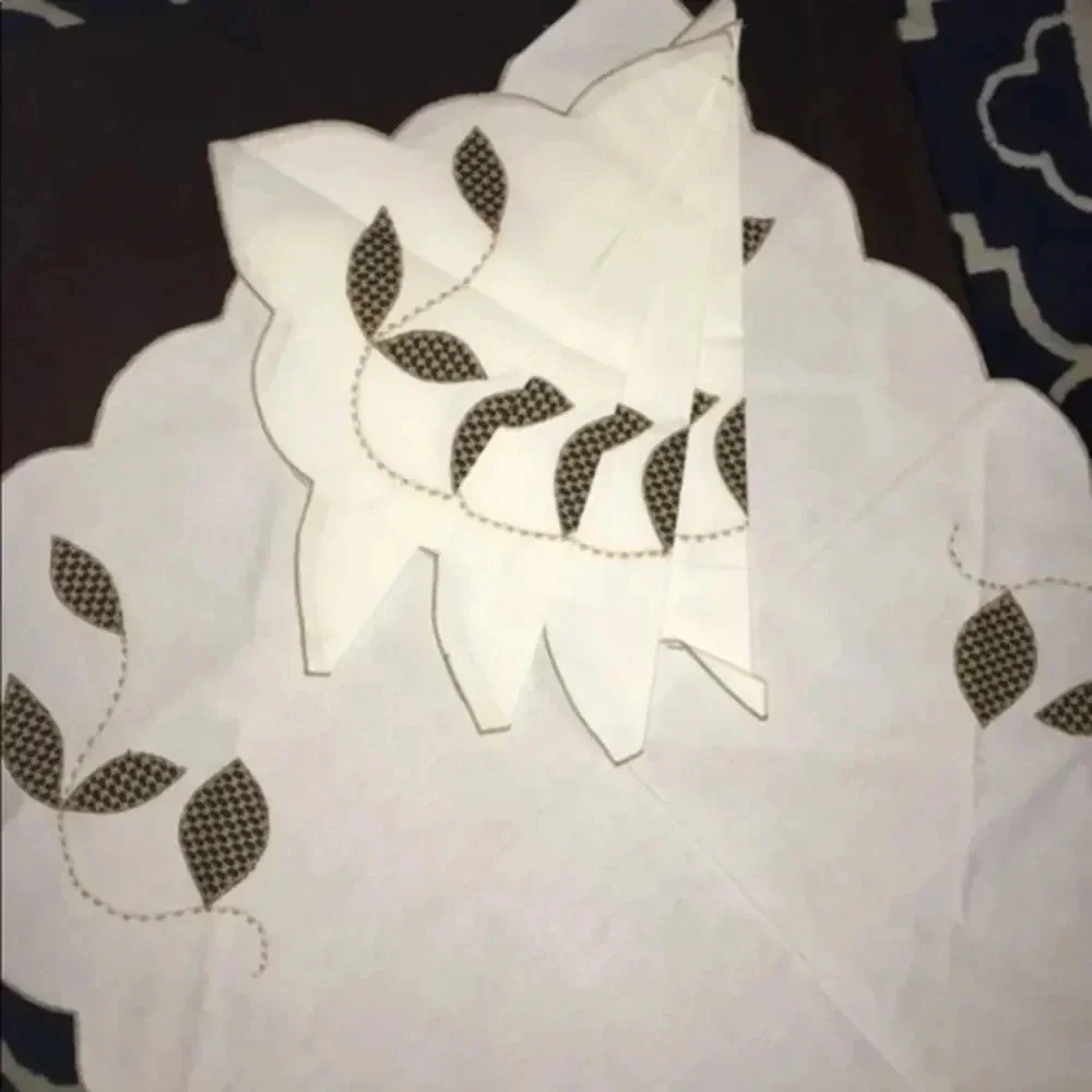 Vintage coffee table cover with 4 matching…